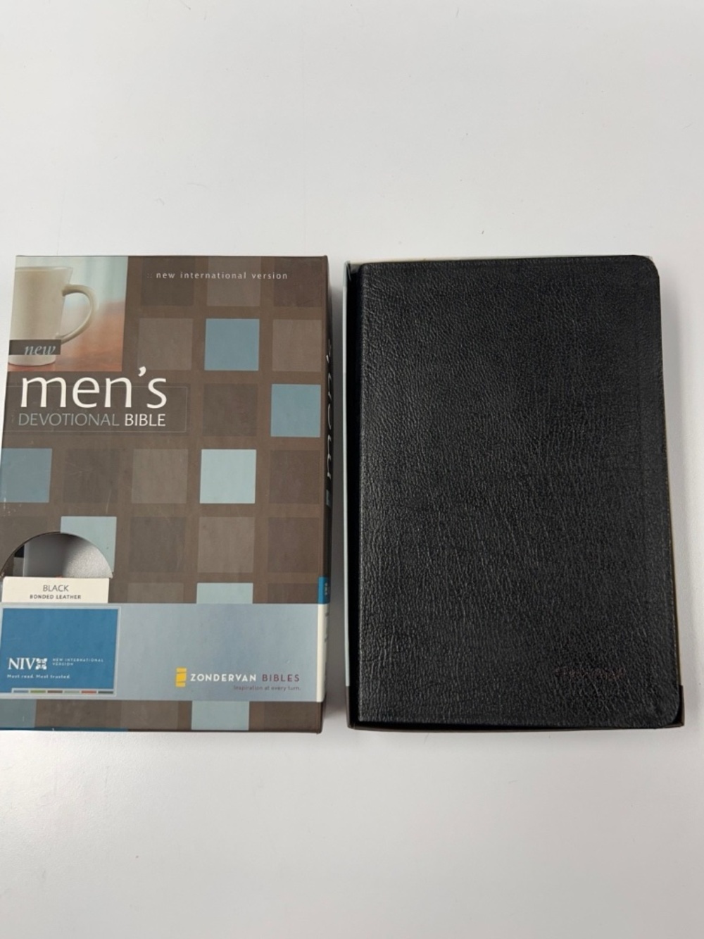 Never Used Zondervan Mens Devotional Bible NIV Black Bonded Leather